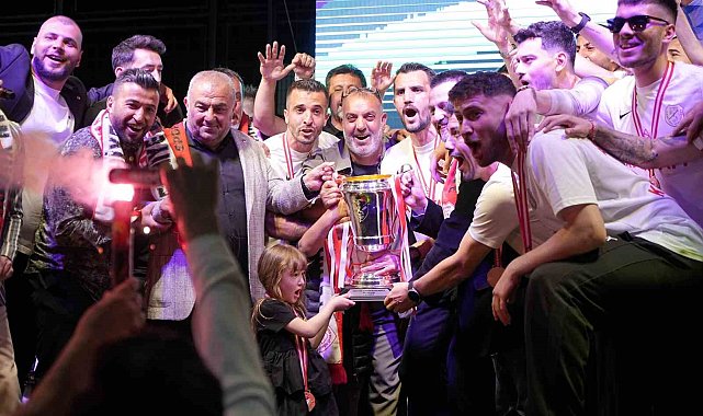 Fethiye İdman Yurdu, şampiyonluk kupasını kaldırdı