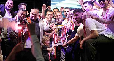 Fethiye İdman Yurdu, şampiyonluk kupasını kaldırdı