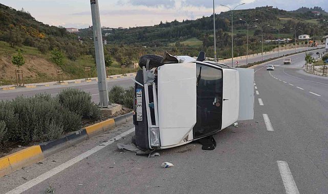 Fiat Tofaş'ın hurdaya döndüğü kazada 4 kişi yaralandı