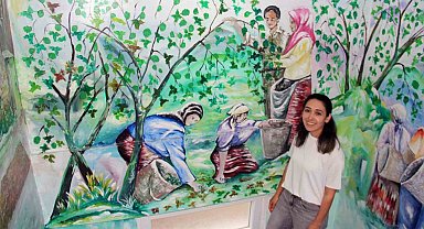 Fındığın 12 aylık serüvenini evinin merdiven duvarına resmettirdi