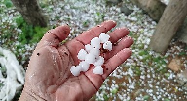 Fındık büyüklüğünde yağan dolu trafik kazasını beraberinde getirdi: 1 yaralı