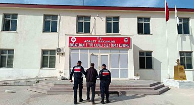Firari hükümlü yakayı ele verdi
