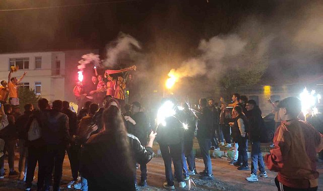 Galatasaray taraftarları Ardahan'da şampiyonluğu kutluyor