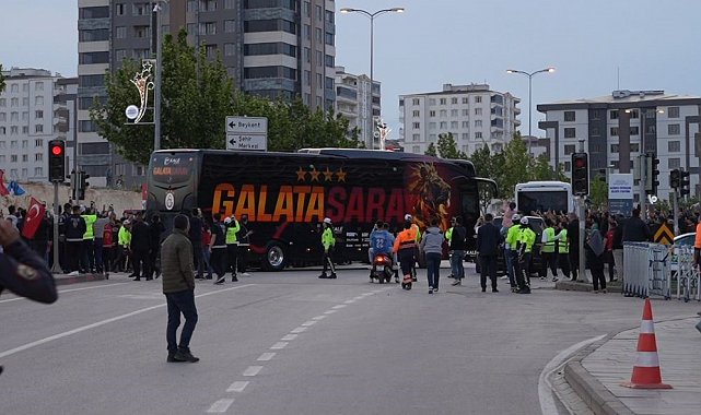 Galatasaray ve Trabzonspor kafileleri Gaziantep Stadyumu'nda