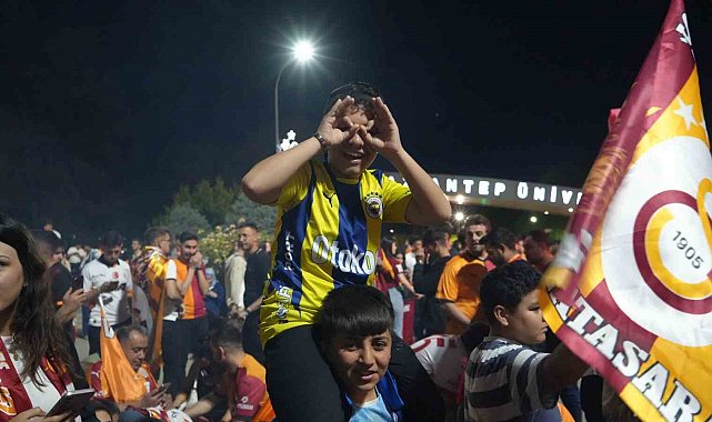 Galatasaray'ın şampiyonluğu Gaziantep'te davul, zurna ve halayla kutlandı