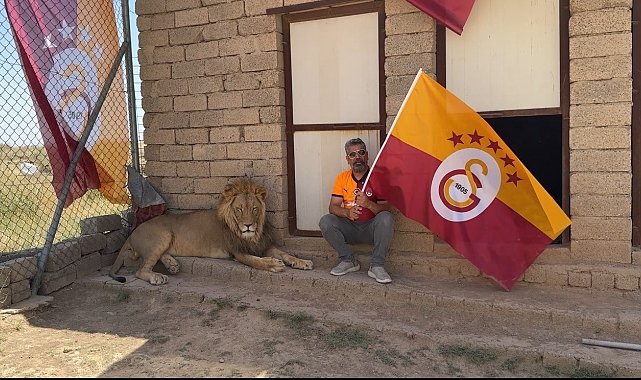 Galatasaraylı taraftar, şampiyonluğu aslanlarıyla kutladı