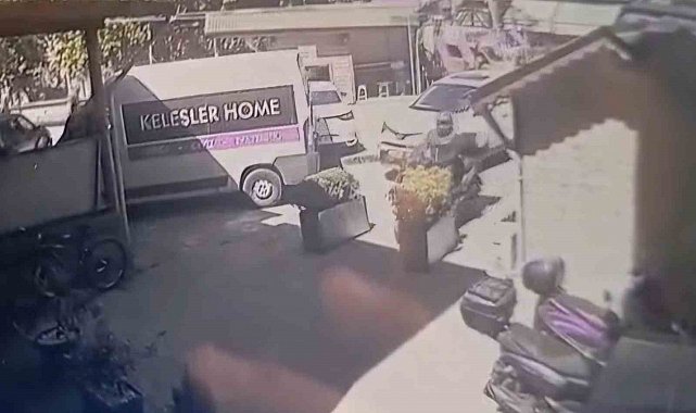 Gaz pedalı takılan motosiklet işyerinin duvarına tosladı: 1 yaralı