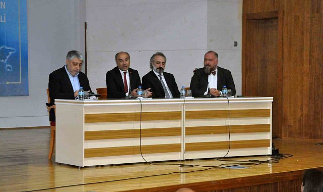 Gazeteci Özer: "Doğru bilgi barışa, yalan bilgi toplumu savaşa yaklaştırır"