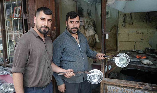 Gaziantep'te 3'üncü kuşak kalaycı ikizler, mesleği yaşatıyor