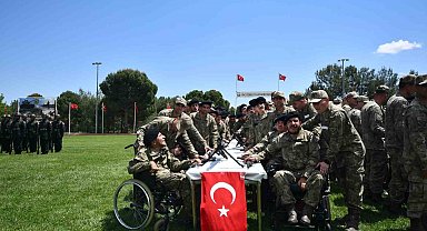 Gaziantep'te 95 özel ihtiyaçlı genç bir günlüğüne asker oldu