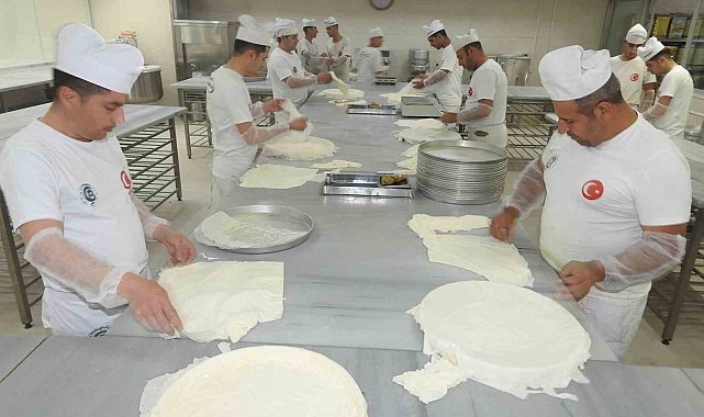 Gaziantep'te baklavacıların yoğun bayram mesaisi başladı