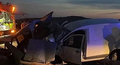 Gaziantep'te iki araç kafa kafaya çarpıştı: 1 ölü, 2 yaralı