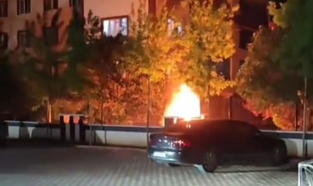 Gaziantep'te park halindeki otomobil alev topuna döndü