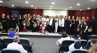 Gaziosmanpaşa'da Anneler Günü kutlamaları renkli görüntülere sahne oldu
