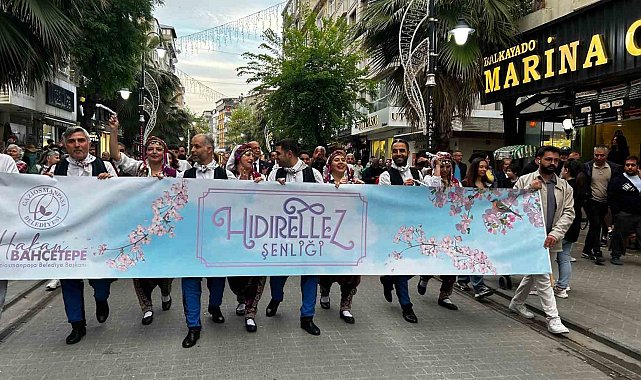 Gaziosmanpaşa'da Hıdırellez şenliği renkli görüntülere sahne oldu