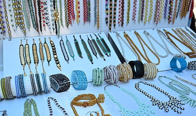 Gaziosmanpaşa'da özel öğrencilerin el emeği ürünleri panayırda sergilendi