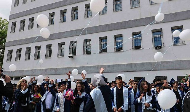 Gazze için beyaz balon uçurdular