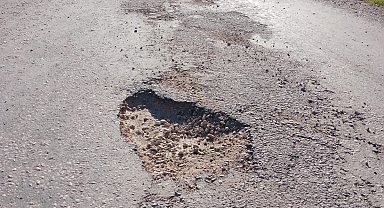 Gediz Dereköy yolu sürücülere çile oldu