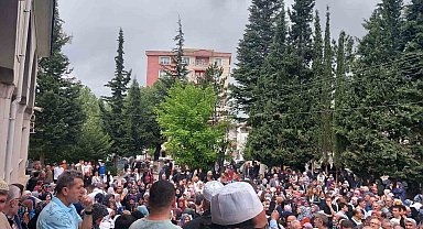 Gediz'den hacı adayları dualarla kutsal topraklara uğurlandı