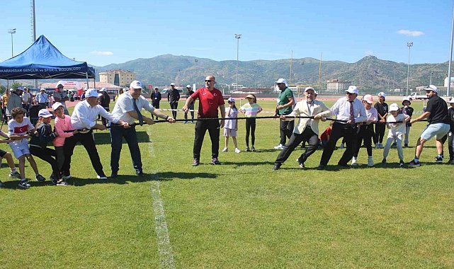 Geleneksel çocuk oyunları şenliği renkli görüntülere sahne oldu