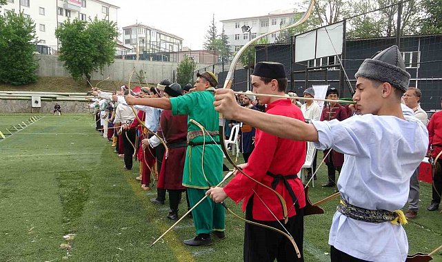 Geleneksel Türk okçuluğunda gençler Kütahya'da buluştu