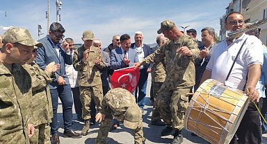 Gemlik'te başlayan askerlik Mudanya'da eğlenceyle sona erdi