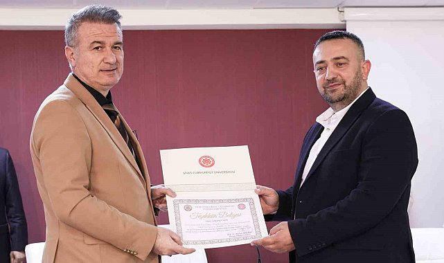 Genç iletişimciler usta gazetecilerle buluştu