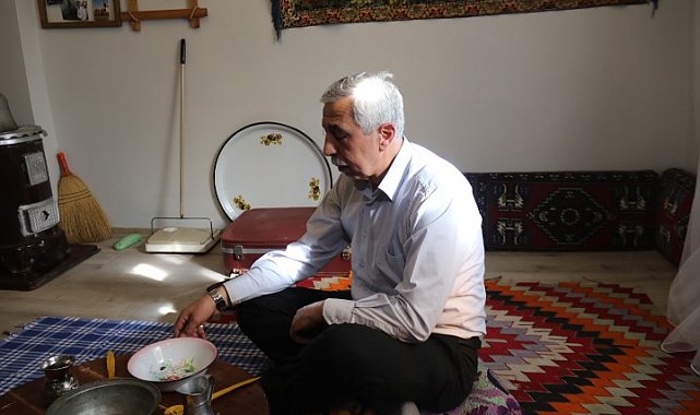 Genç kuşaklara geçmişini unutturmamak için evini müzeye çevirdi