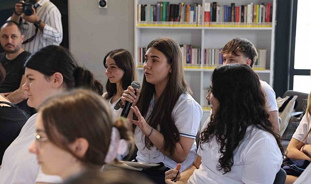 Genç oyuncu, öğrencilere "Hababam Sınıfı"nı okudu