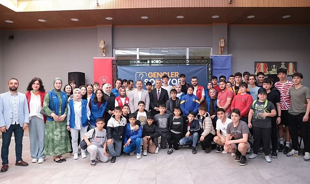 Gençler sordu, Başkan Kurnaz cevapladı