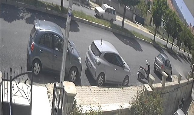 Gençlerin yaralandığı motosiklet kazası güvenlik kamerasında