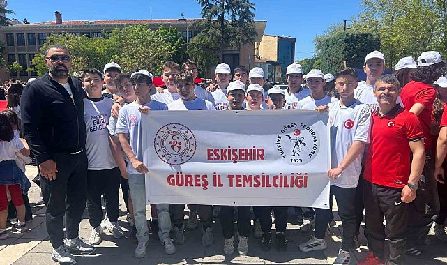 Gençlik Haftası kutlamaları Vilayet Meydanı'nda başladı