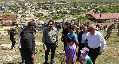 Gercüş'te Anneler Günü'ne armağan fidanlar toprakla buluşturuldu