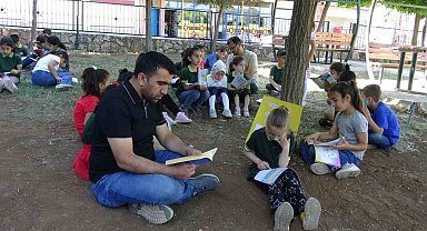 Gercüş'te öğrenciler anne, baba ve öğretmenleriyle kitap okudu