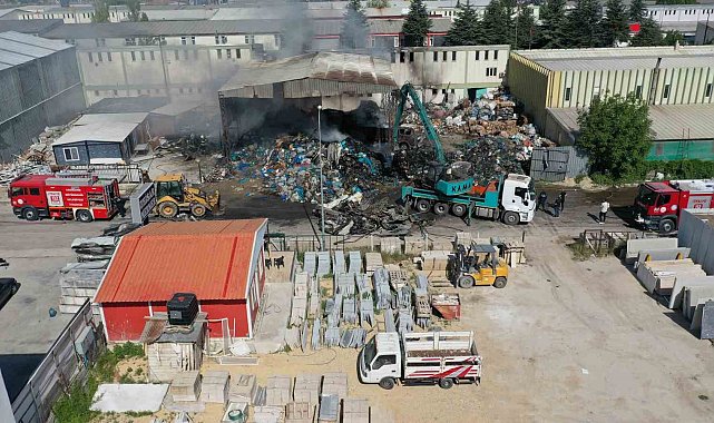 Geri dönüşüm tesisinde çıkan yangın 8'inci saatin sonunda kontrol altına alındı