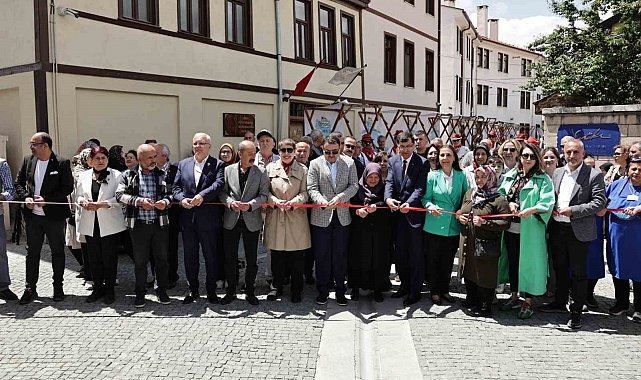 Germiyan Sokak'ta çifte açılış, Kütahya kültür ve lezzetle buluştu