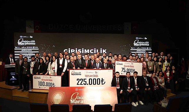 Girişimcilik Maratonu 2025'te başarılı girişimcilere ödülleri takdim edildi