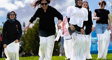 Gölbaşı'nda anneler günü kutlamaları renkli görüntülere sahne oldu