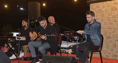 Gömeç'te 4. Ulubeyler Yağlı Pehlivan Güreşleri öncesi türkü gecesi