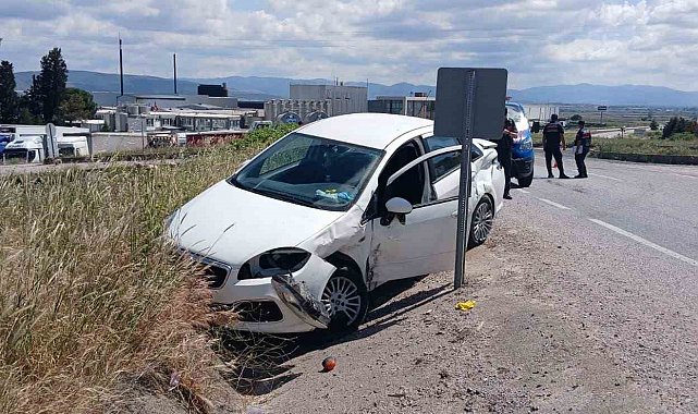 Gönen'de iki aracın çarpıştığı kazada 3 kişi yaralandı