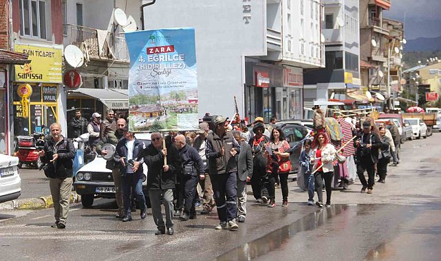 Görenler dönüp bir daha baktı, asırlık gelenek yeniden canlandırıldı