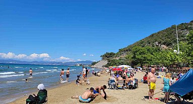 Güneşli hava sahillerini doldurdu