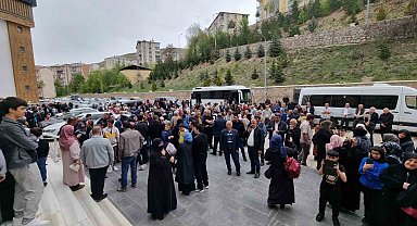 Hacı adayları Bayburt'tan dualarla kutsal topraklara uğurlandı