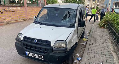 Hafif ticari araç ile scooter çarpıştı: 2 çocuk yaralandı