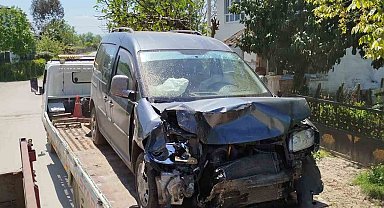 Hafif ticari araç jandarma aracına çarptı: 1 ölü