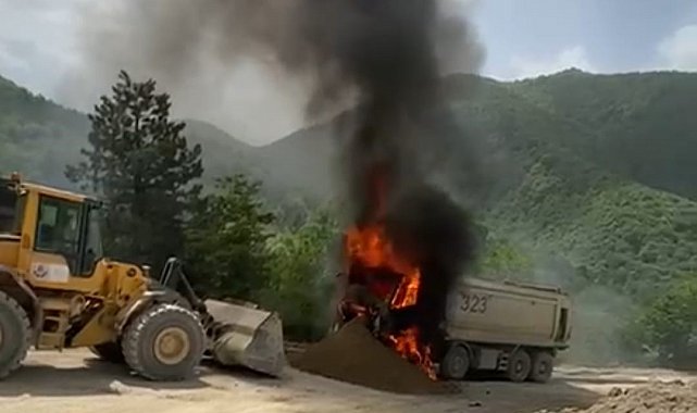 Hafriyat kamyonu alevlere teslim oldu