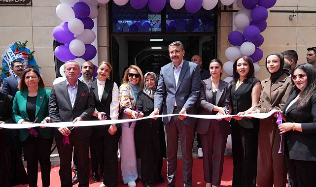 Hakkari'de 25 kadın girişimcinin kurduğu mağazaların açılışı yapıldı