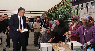 Hakkari'de cami yararına hayır çarşısı kuruldu