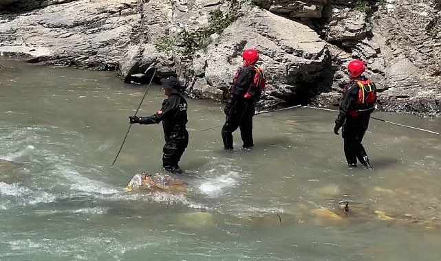 Hakkari'de derede kaybolan 16 yaşındaki İbrahim'i arama çalışmaları devam ediyor