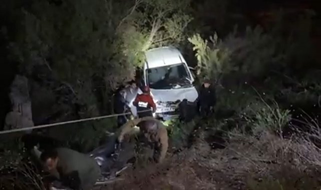 Hakkari'de hafif ticari araç Zap Suyu'na uçtu: 1 yaralı